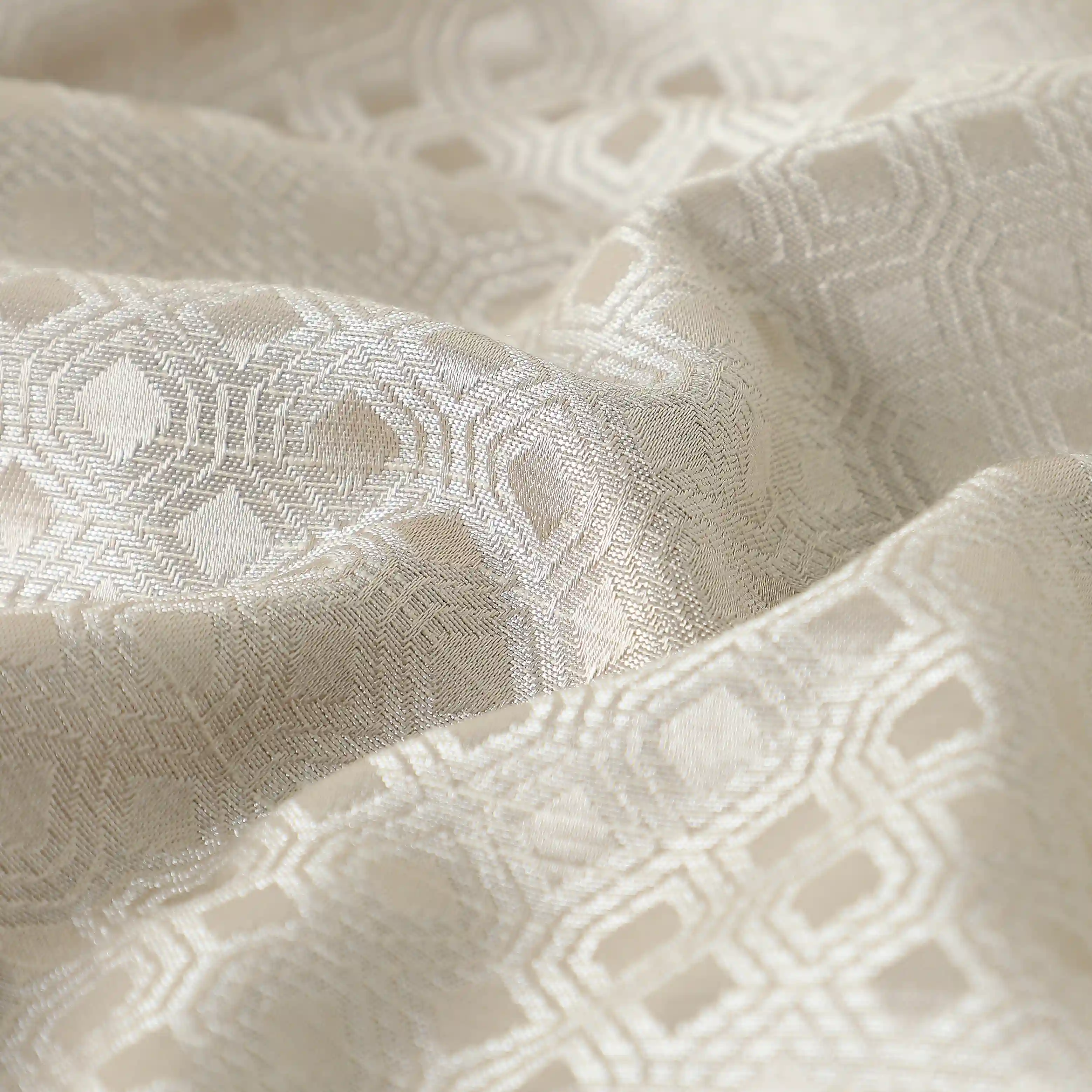 De Jacquard - Classic Set Of 2 Jacquard Readymade Curtains | Wavy Heritage - Image 3