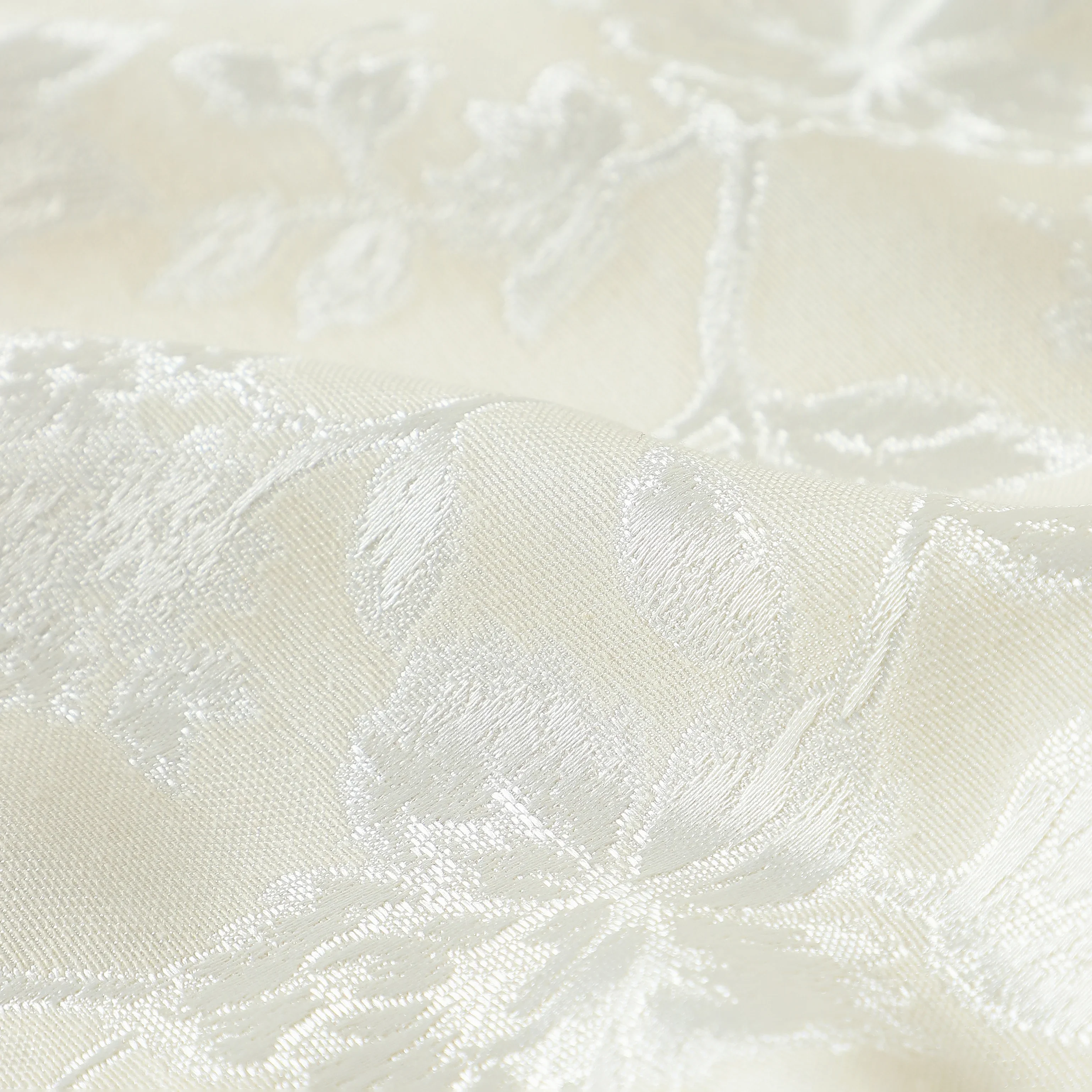 De Jacquard - Luxe Set Of 2 Jacquard Readymade Curtains | Monochrome Flora - Image 4
