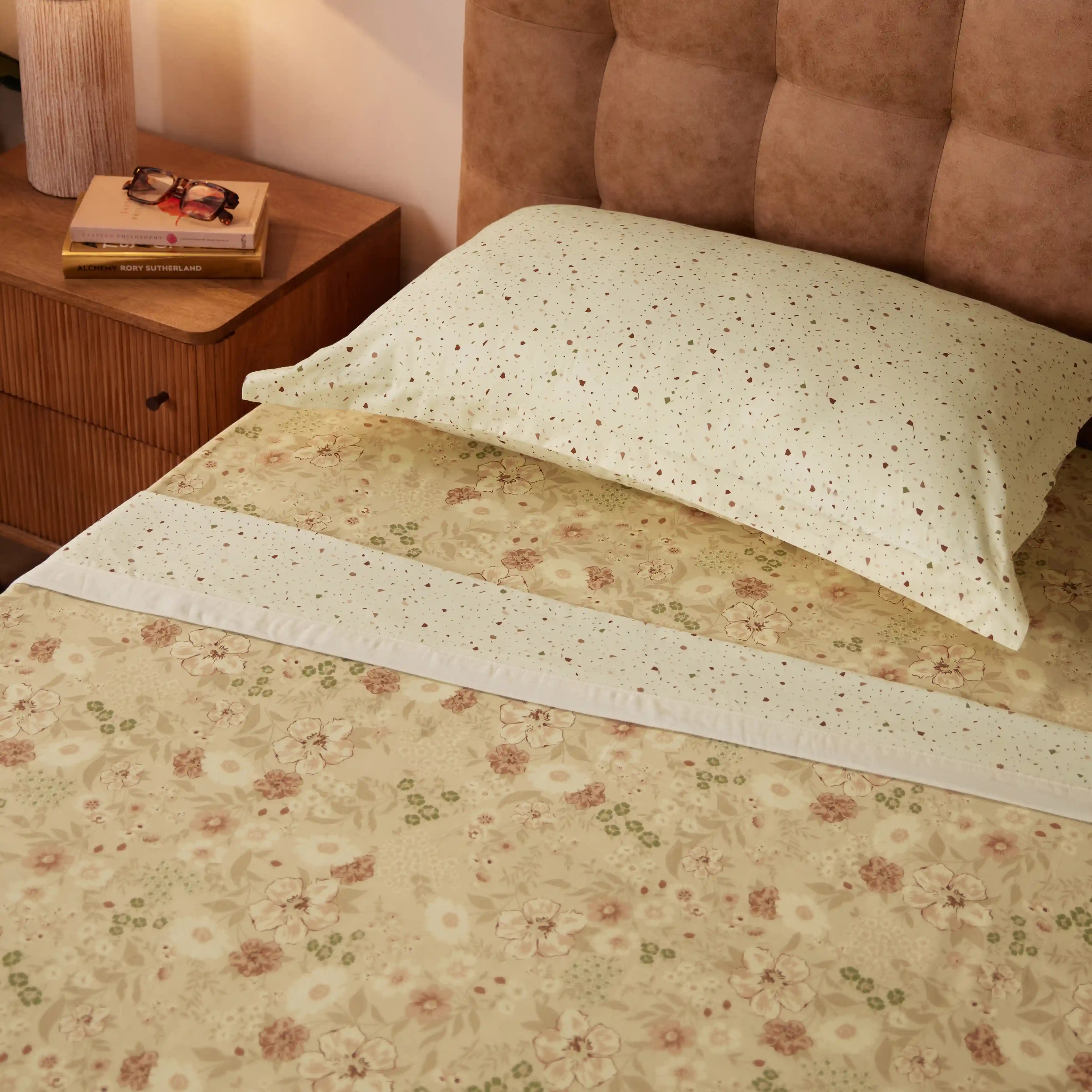 Mishella | Mix & Match Printed Reversible Dohar with Super Soft Flannel Layering - Beige - Image 2