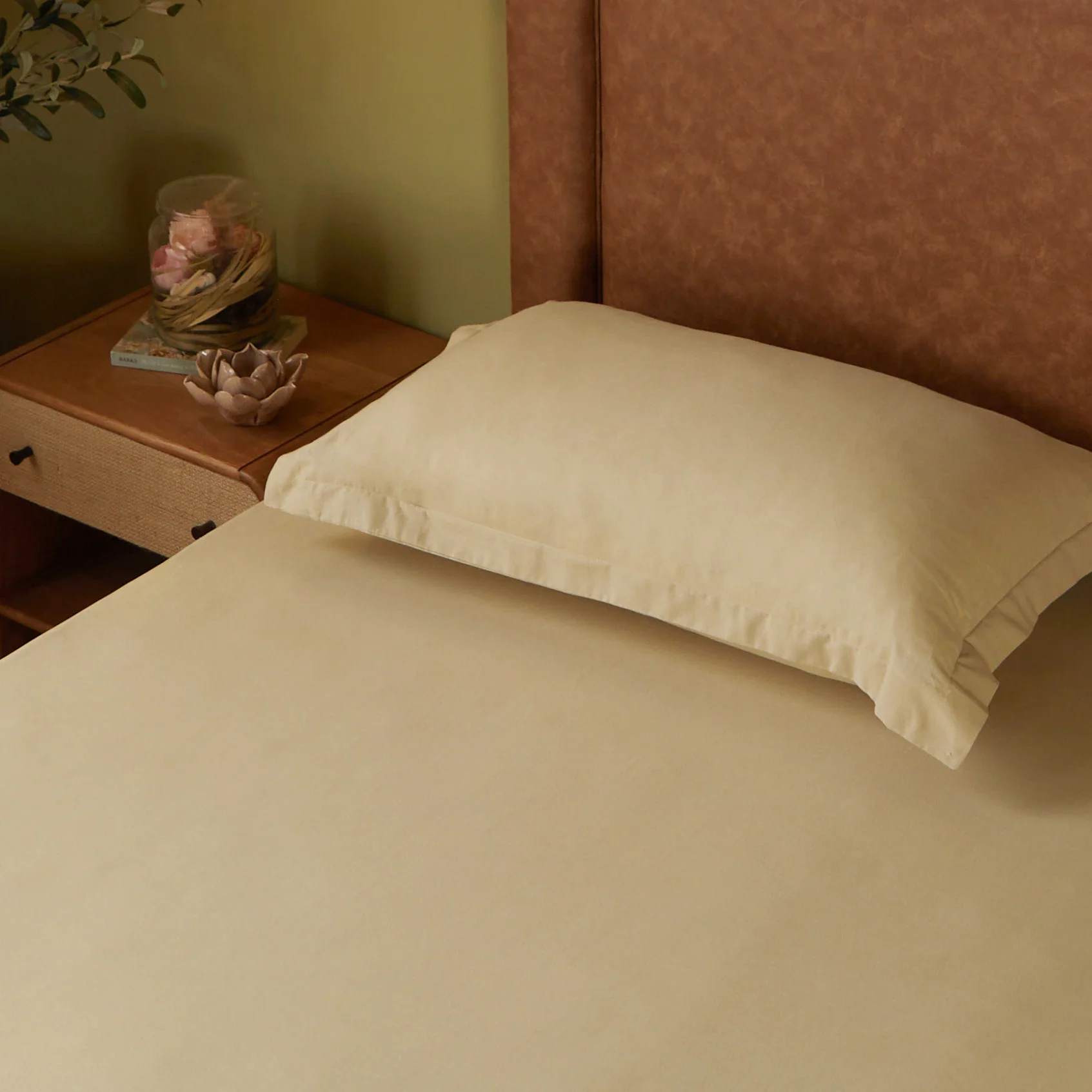 Paleto | Everyday Hues Solid Dyed Cotton Bedsheet Set-Beige - Image 2