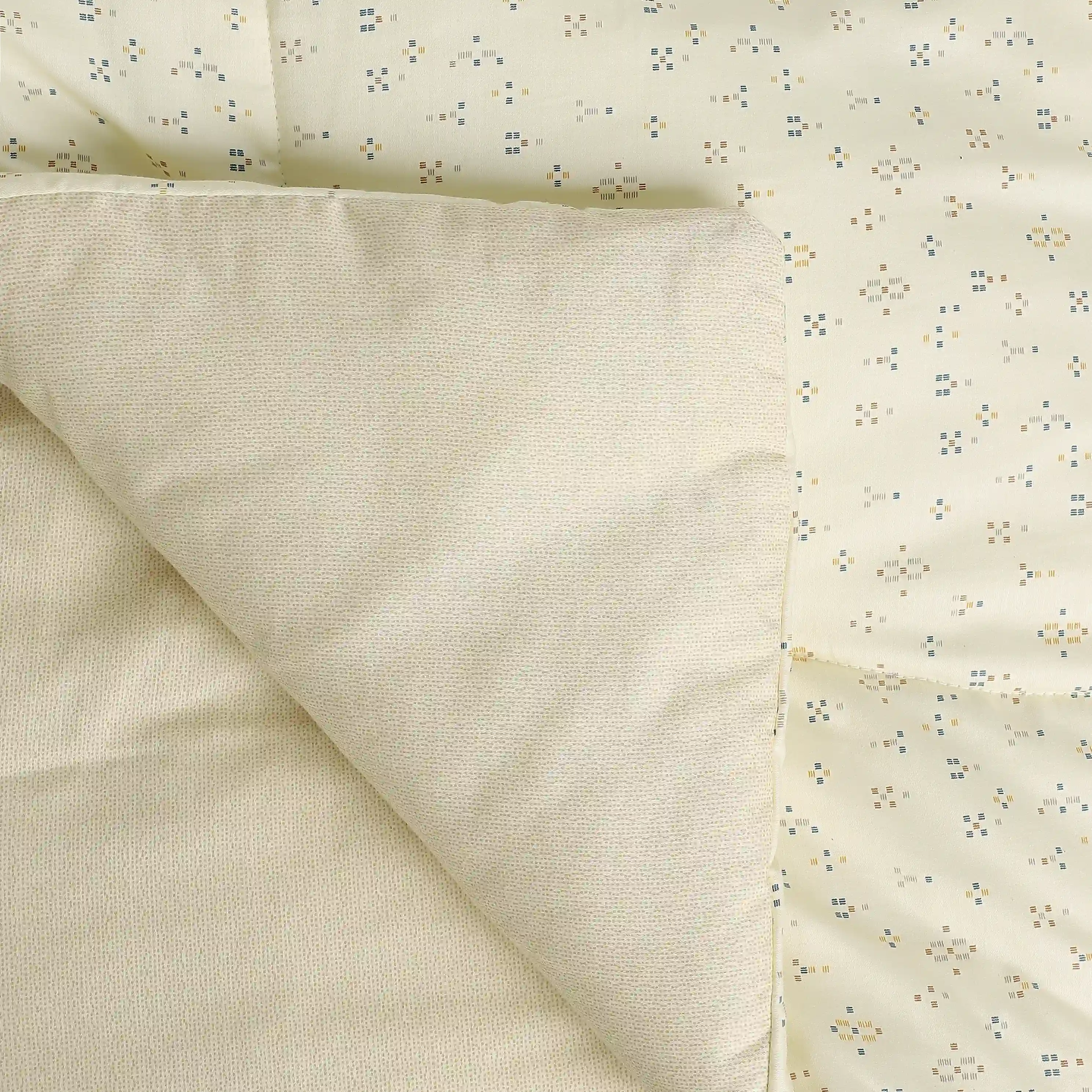 Yutori | 250 TC Modern Micro Printed 120GSM Reversible Comforter - Image 15