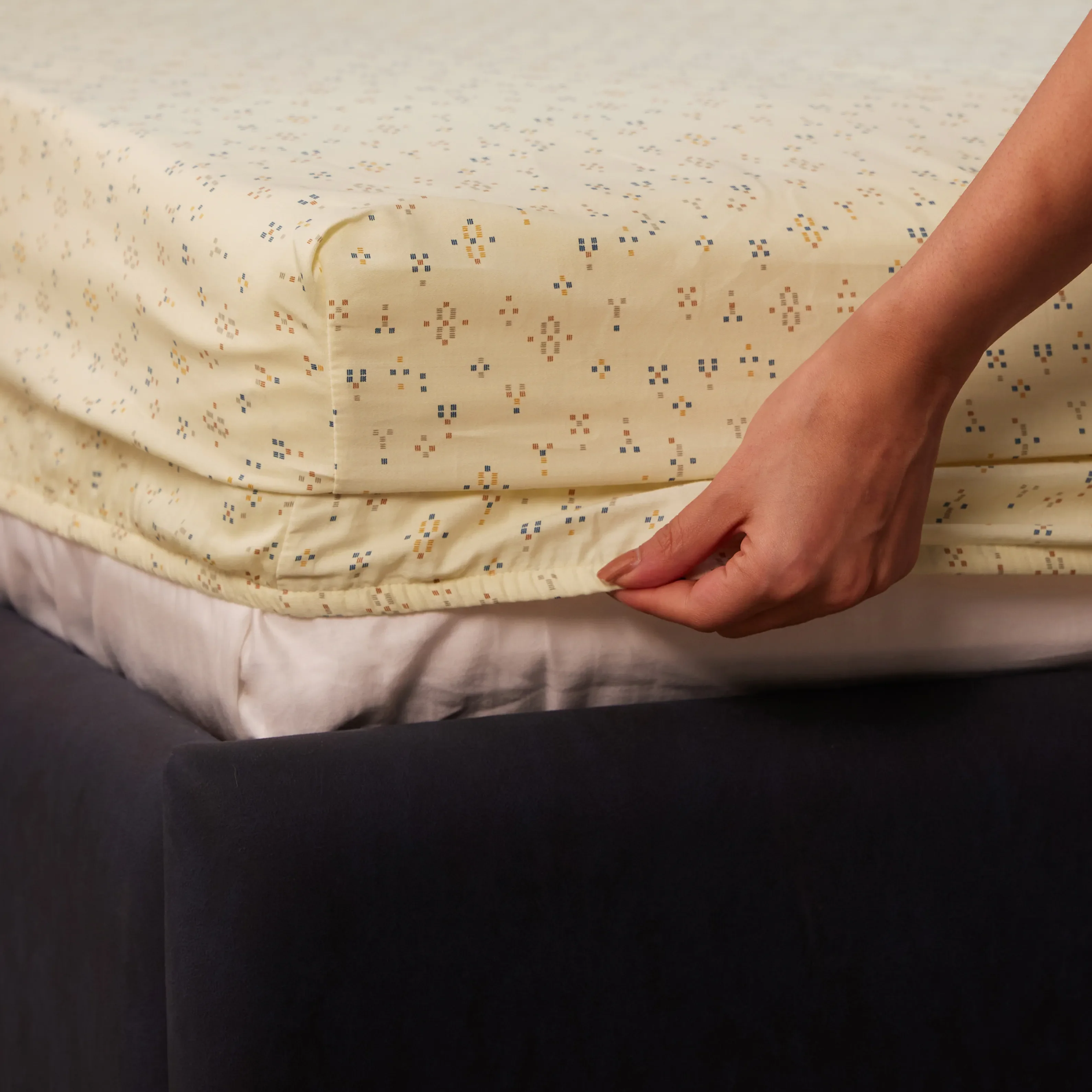 Yutori | 250 TC Modern Micro Printed Cotton Fitted Sheet Set  | Pillow Cover with Merrow Hem Treatment - Image 18